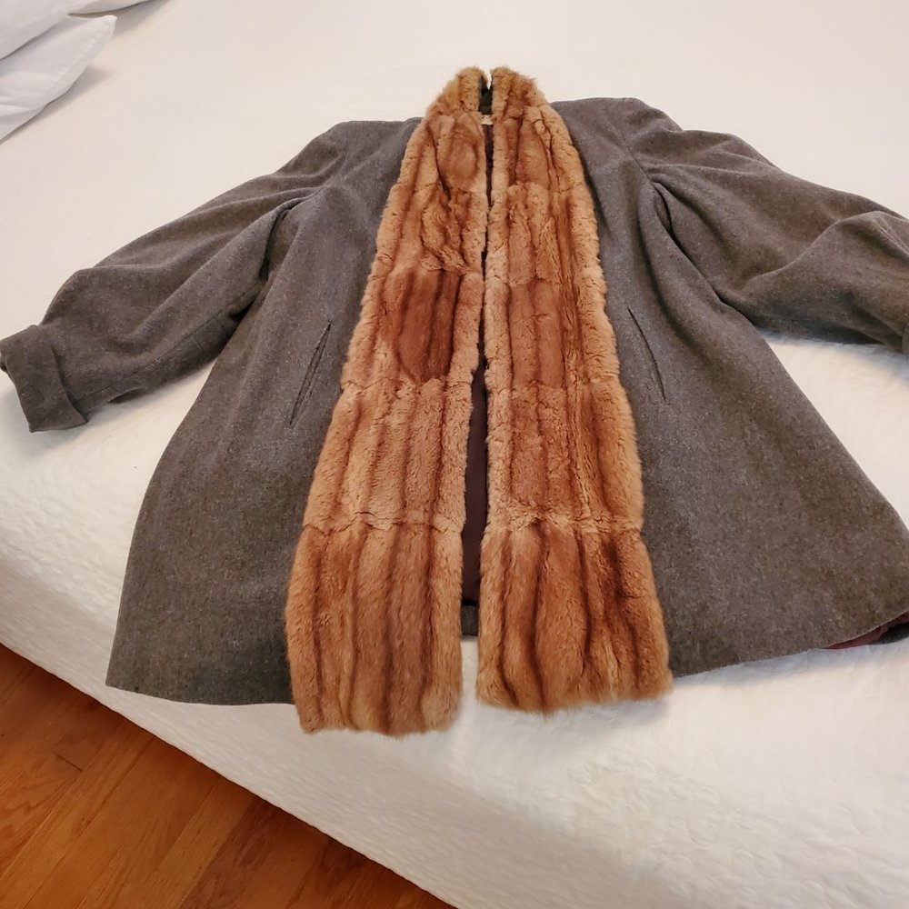 TRUE VINTAGE 1940'S FUR TRIMMED WOOL COAT - Picture 2 of 5